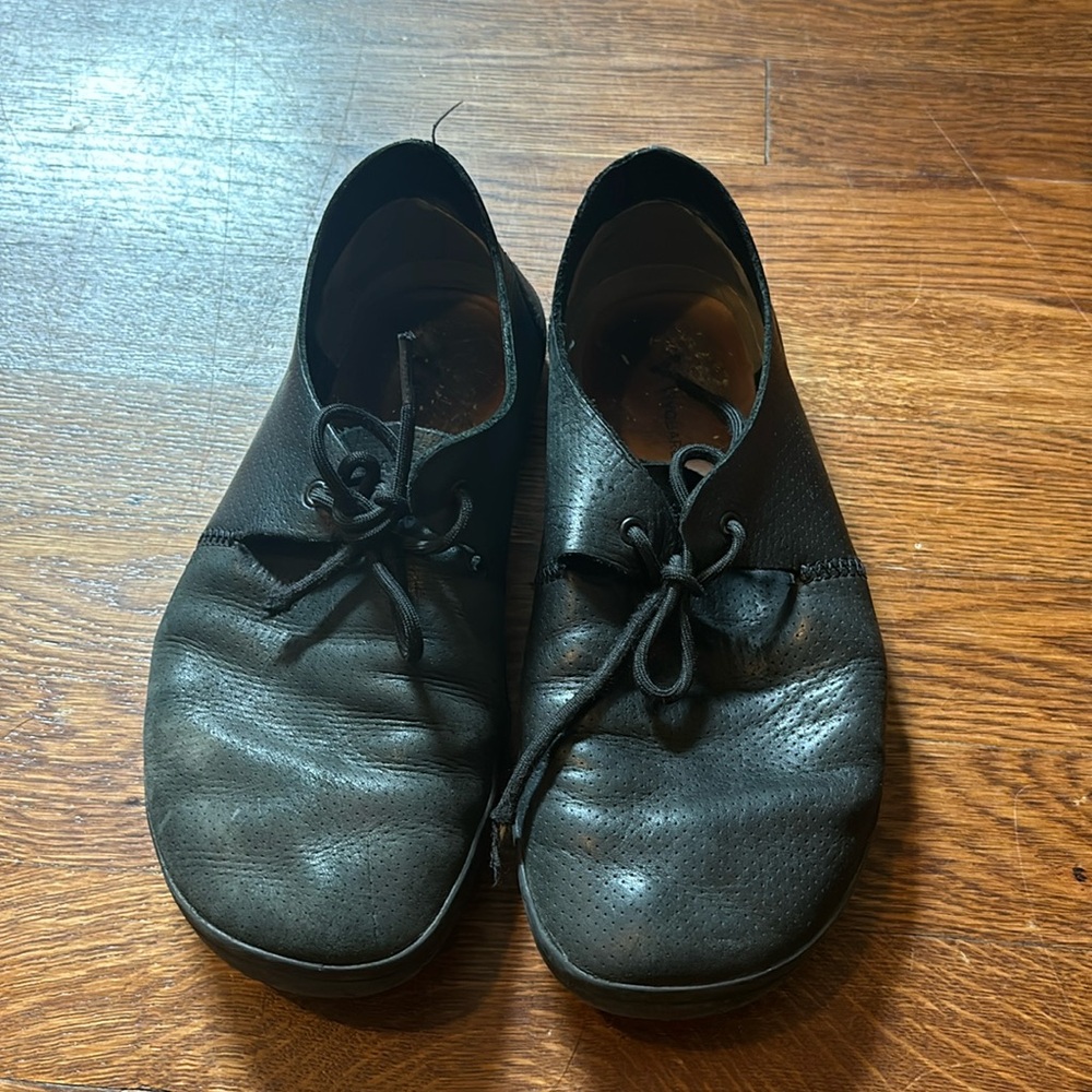 Vivobarefoot minimalist flats, 38 black, used